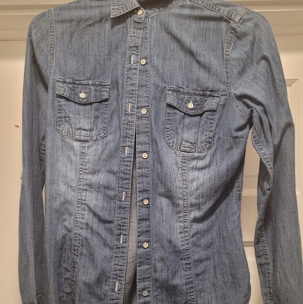 Medium Long Sleeve Button Up